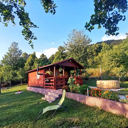 Cottage La Sierra With Jacuzzi 코레니카 외부 사진