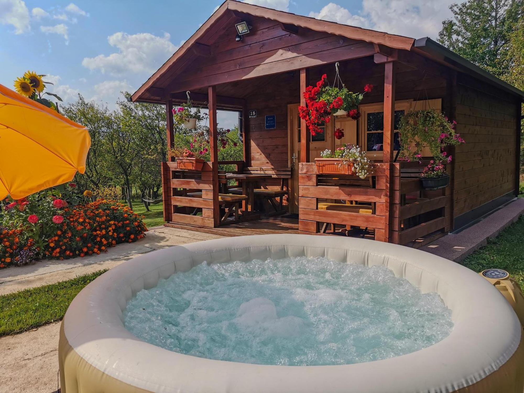 Cottage La Sierra With Jacuzzi 코레니카 외부 사진
