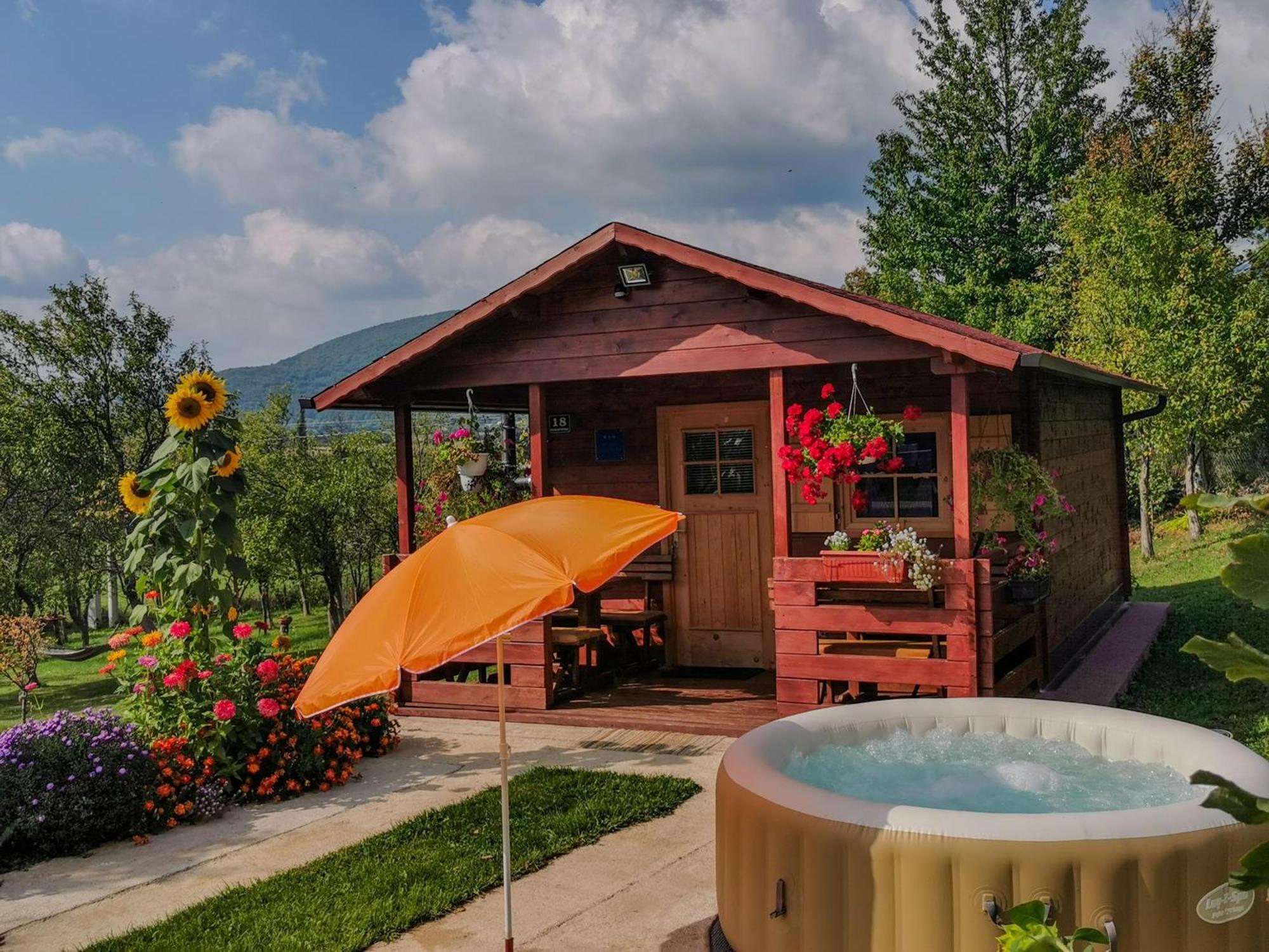 Cottage La Sierra With Jacuzzi 코레니카 외부 사진