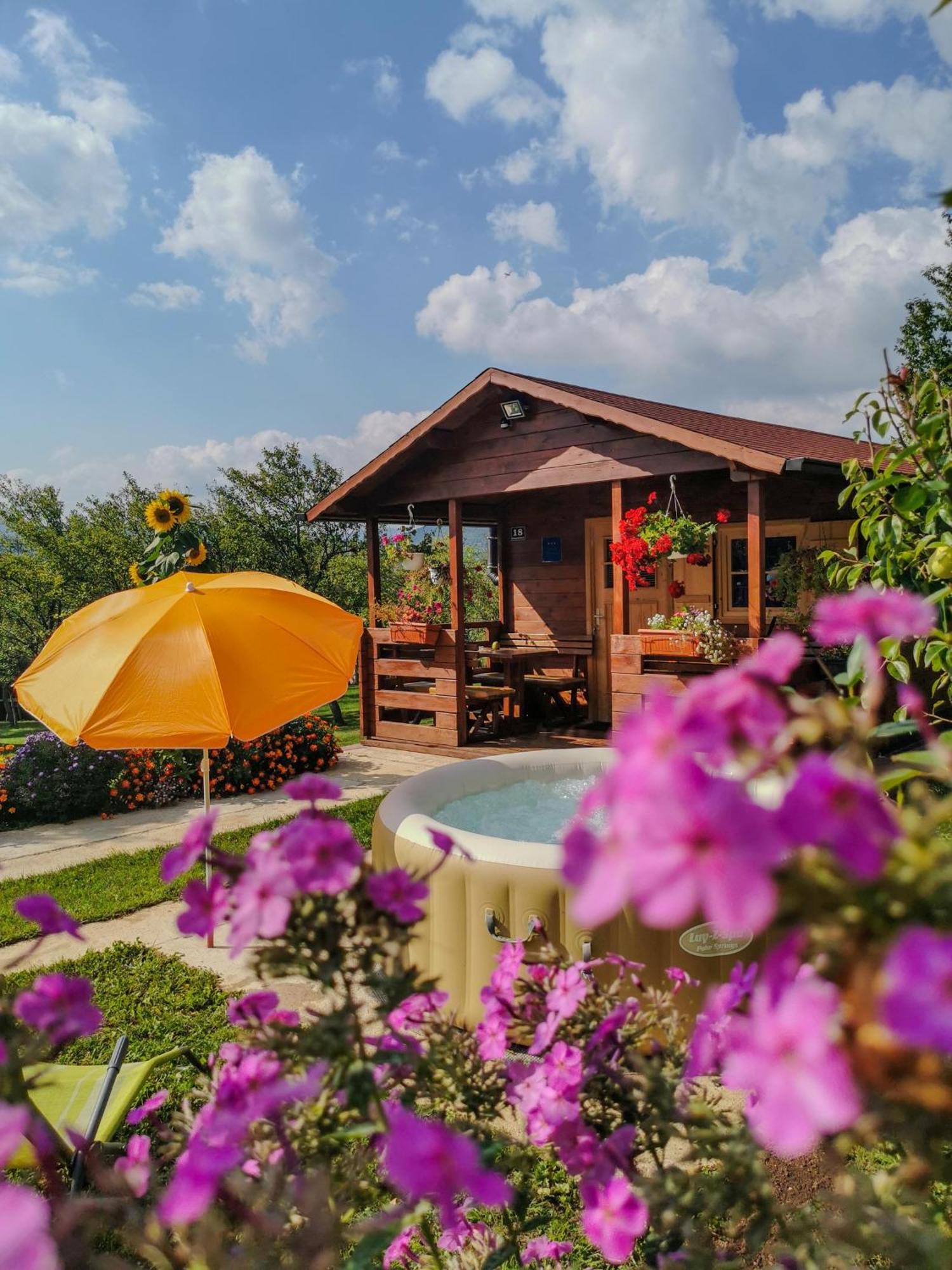 Cottage La Sierra With Jacuzzi 코레니카 외부 사진