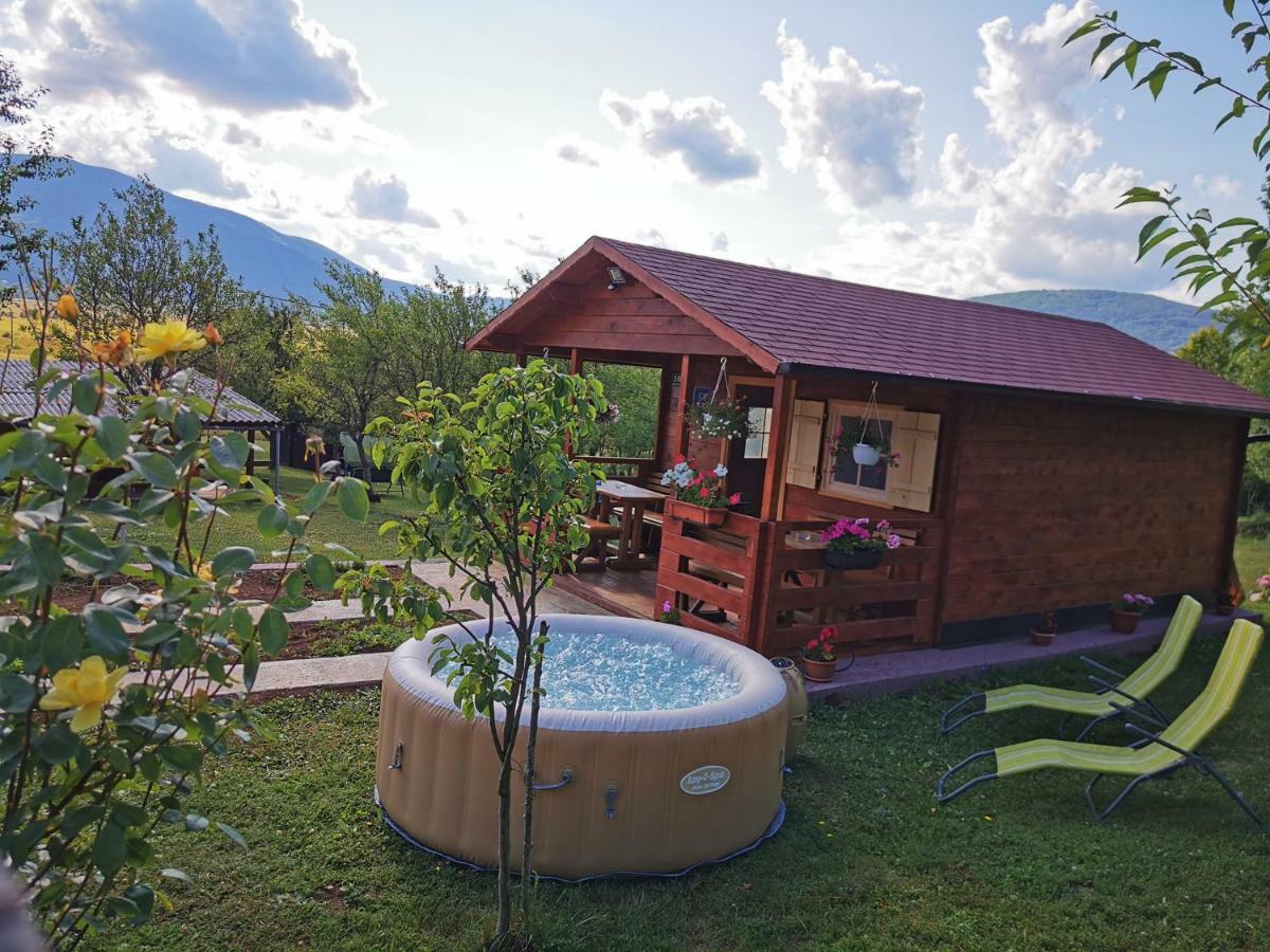 Cottage La Sierra With Jacuzzi 코레니카 외부 사진